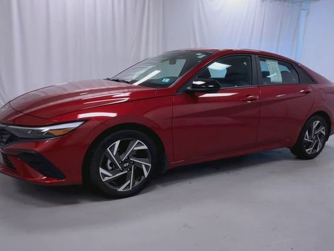 Used 2025 Hyundai Elantra Sport image 4