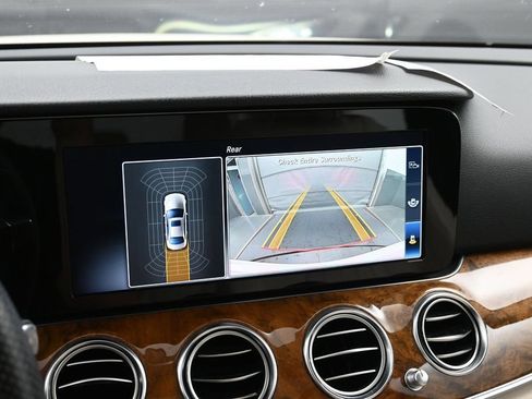 Used 2018 Mercedes-Benz E 300 4MATIC image 14