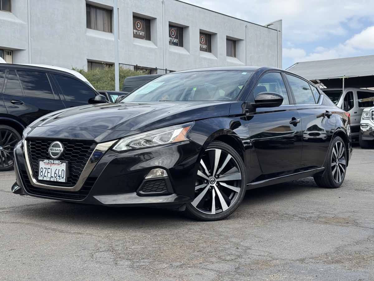 Used 2021 Nissan Altima 2.5 SR FWD image 2