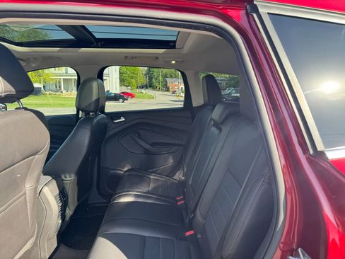 Used 2015 Ford Escape Titanium FWD image 28