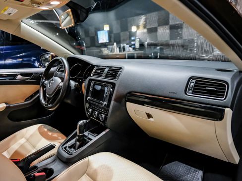 Used 2017 Volkswagen Jetta SEL FWD image 15