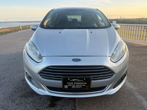 Used 2015 Ford Fiesta Titanium FWD image 2
