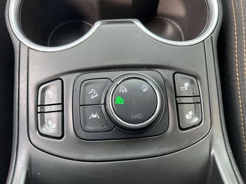 Used 2021 GMC Terrain SLE w/ Driver Convenience Package AWD/4WD image 18