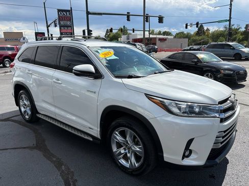 Used 2019 Toyota Highlander Limited AWD/4WD image 3
