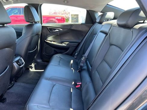 Used 2017 Chevrolet Malibu Premier FWD image 5