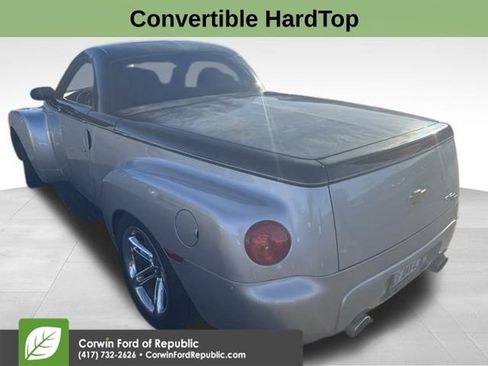 Used 2005 Chevrolet SSR w/ Preferred Equipment Group image 5