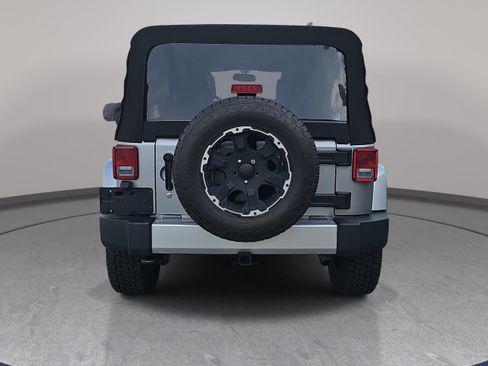 Used 2015 Jeep Wrangler Unlimited Sahara w/ Dual Top Group image 6