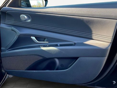 Used 2025 Hyundai Elantra SEL image 29