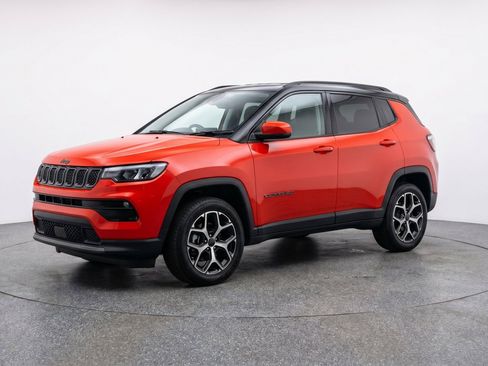 Used 2025 Jeep Compass Limited AWD/4WD image 3