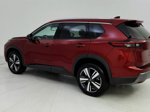 Used 2024 Nissan Rogue SL w/ SL Premium Package image 2