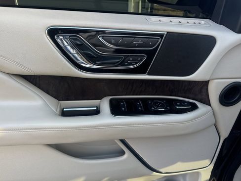 Used 2019 Lincoln Navigator Reserve image 19