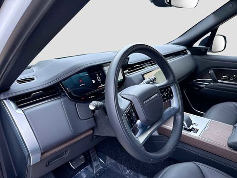 Certified 2025 Land Rover Range Rover SE AWD/4WD image 12