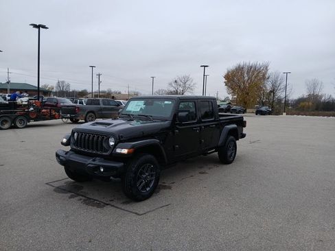 New 2026 Jeep Gladiator Sport image 3