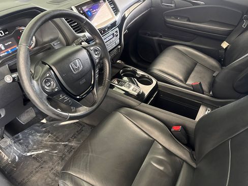 Used 2017 Honda Pilot Touring image 4