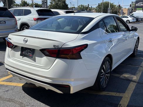 Used 2024 Nissan Altima 2.5 SV FWD image 11