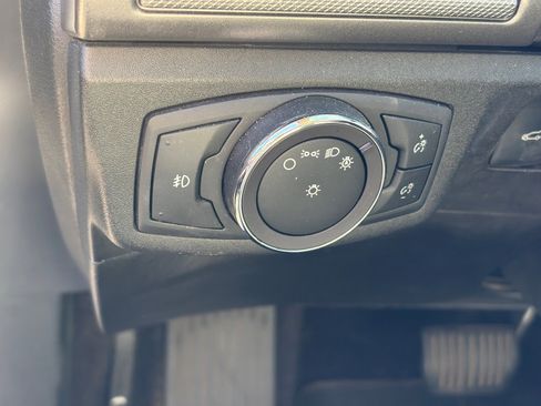 Used 2019 Ford Fusion SE w/ Equipment Group 151A FWD image 10