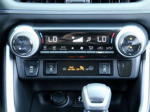 Used 2024 Toyota RAV4 SE image 30