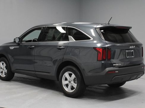 Used 2023 Kia Sorento LX AWD/4WD image 8