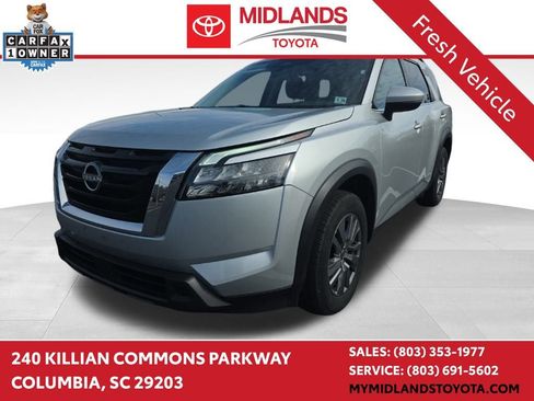 Used 2024 Nissan Pathfinder SV image 1