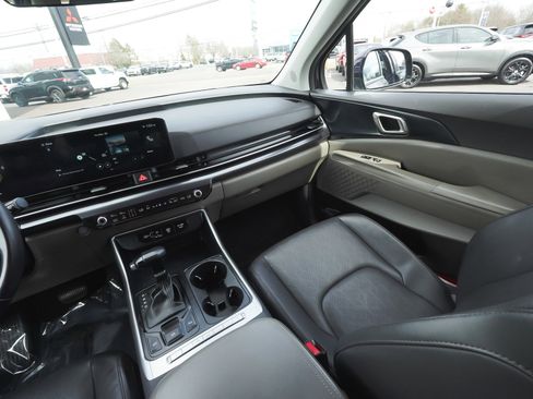 Used 2025 Kia Carnival image 57