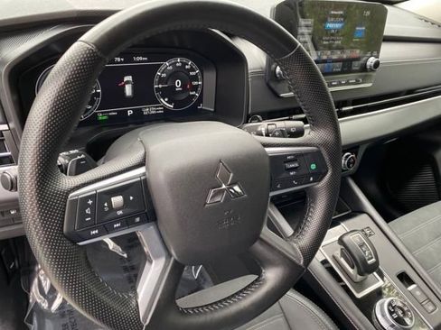 Used 2024 Mitsubishi Outlander 4WD Plug-In Hybrid image 12