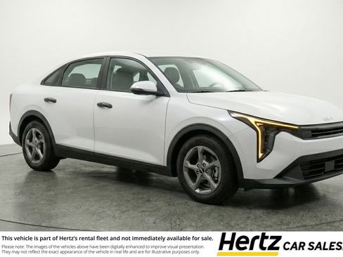 Used 2025 Kia K4 LXS image 1