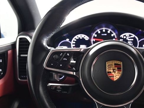 Used 2020 Porsche Cayenne S image 29