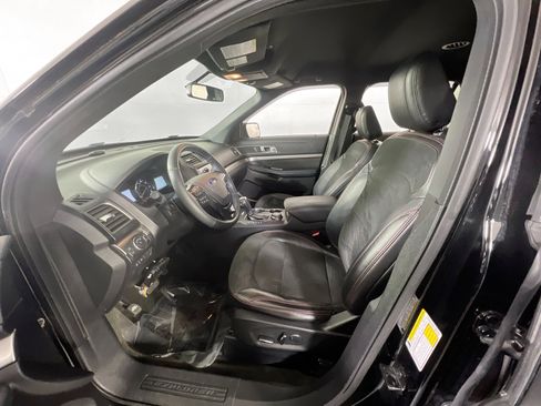 Used 2018 Ford Explorer XLT w/ Equipment Group 202A image 20