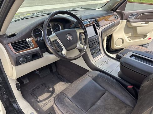 Used 2011 Cadillac Escalade ESV Platinum AWD/4WD image 19