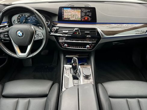 Used 2019 BMW 530i w/ Convenience Package image 3