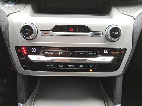 Used 2021 Ford Explorer XLT w/ Equipment Group 202A image 21