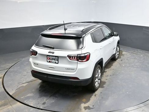 Used 2025 Jeep Compass Limited image 44