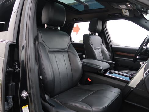 Used 2018 Land Rover Discovery HSE image 13