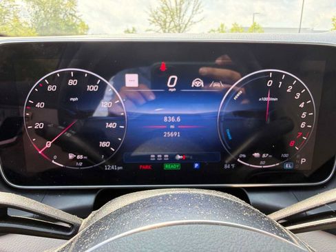 Used 2025 Mercedes-Benz GLC 350e 4MATIC image 16