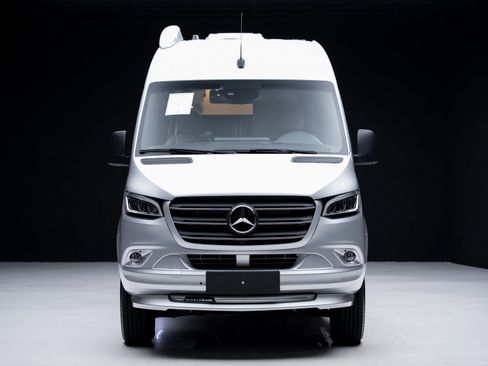 Used 2022 Mercedes-Benz Sprinter 144 Cargo image 7