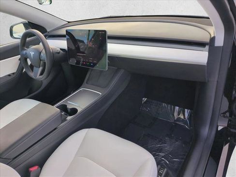 Used 2022 Tesla Model Y Performance image 24