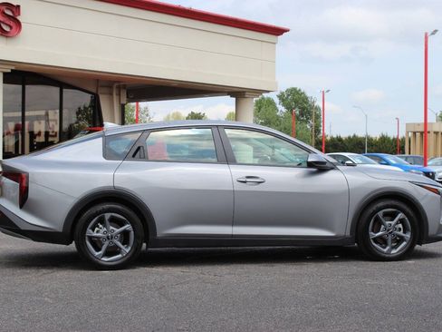 Used 2025 Kia K4 FWD image 3