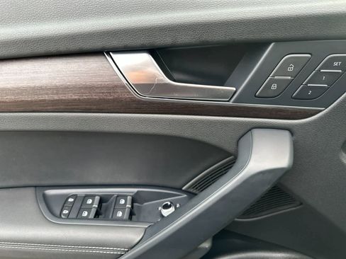 Used 2023 Audi Q5 e Premium Plus w/ Premium Plus Package image 12