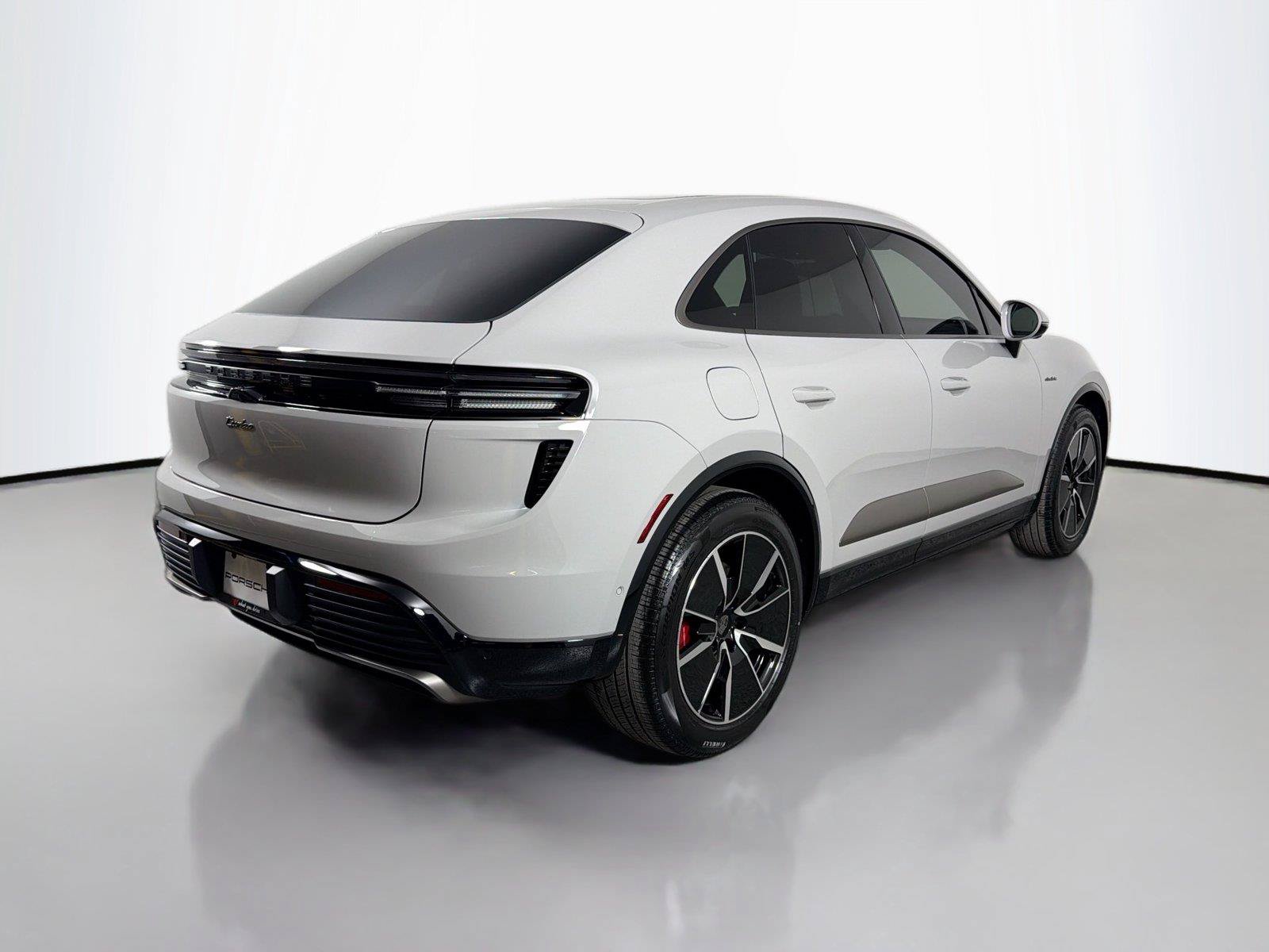Used 2026 Porsche Macan Turbo Electric AWD/4WD image 7