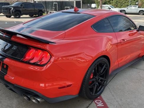 Used 2022 Ford Mustang Shelby GT500 w/ Technology Package RWD image 2