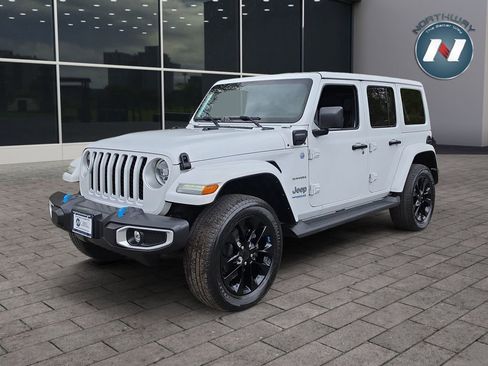 Used 2022 Jeep Wrangler Unlimited Sahara w/ Cold Weather Group AWD/4WD image 1