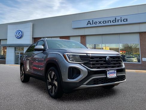 Certified 2024 Volkswagen Atlas Cross Sport SE AWD/4WD image 1