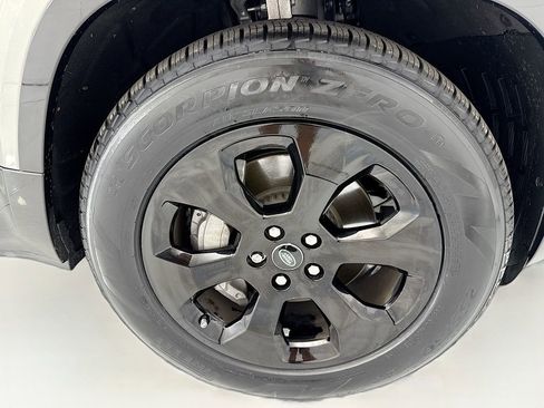 Used 2024 Land Rover Defender 110 X-Dynamic SE AWD/4WD image 31