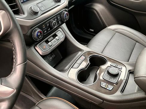 Used 2023 GMC Acadia AT4 w/ Preferred Package AWD/4WD image 17