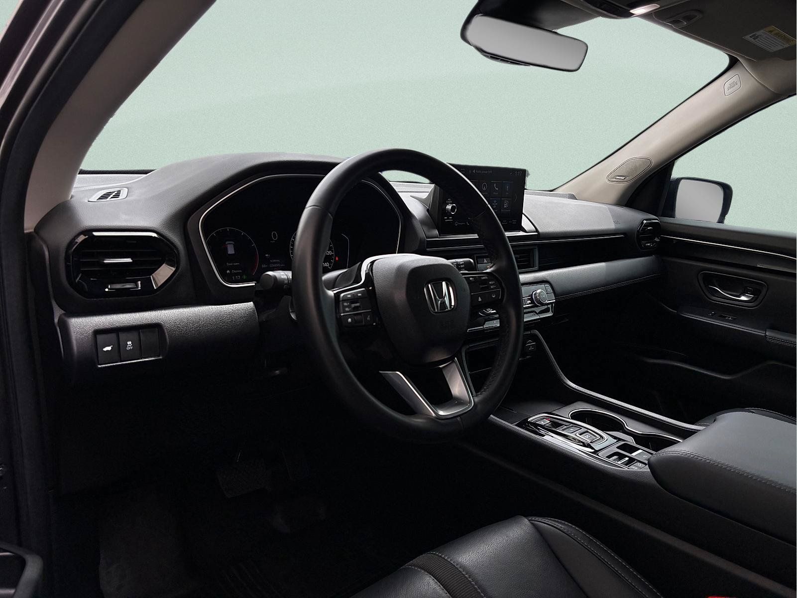 Certified 2025 Honda Pilot Touring image 15