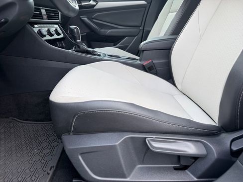 Used 2019 Volkswagen Jetta R-Line FWD image 11