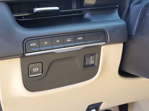 Certified 2024 Cadillac Escalade ESV Premium Luxury image 9