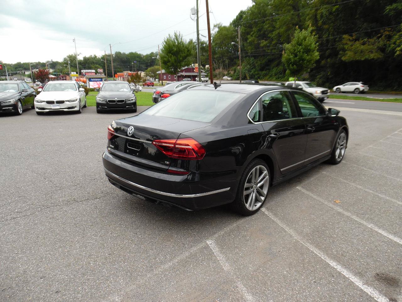 Used 2017 Volkswagen Passat 1.8T R-Line FWD image 6