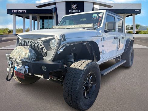 Used 2023 Jeep Gladiator Sport image 2