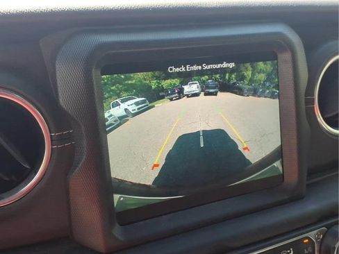 Used 2021 Jeep Wrangler Unlimited Sahara AWD/4WD image 31